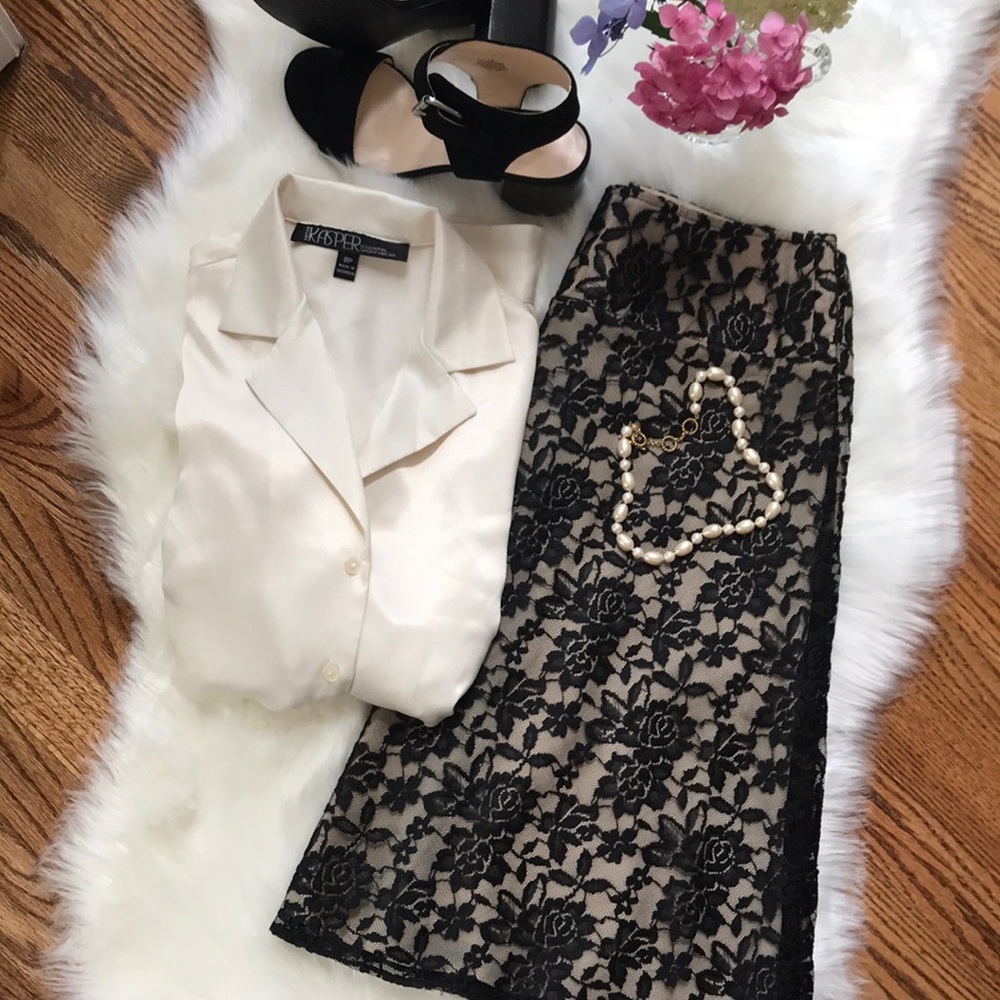 Black lace and nude lined skirt size 6 by INC